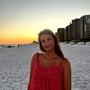 Meet your Posher, Izze